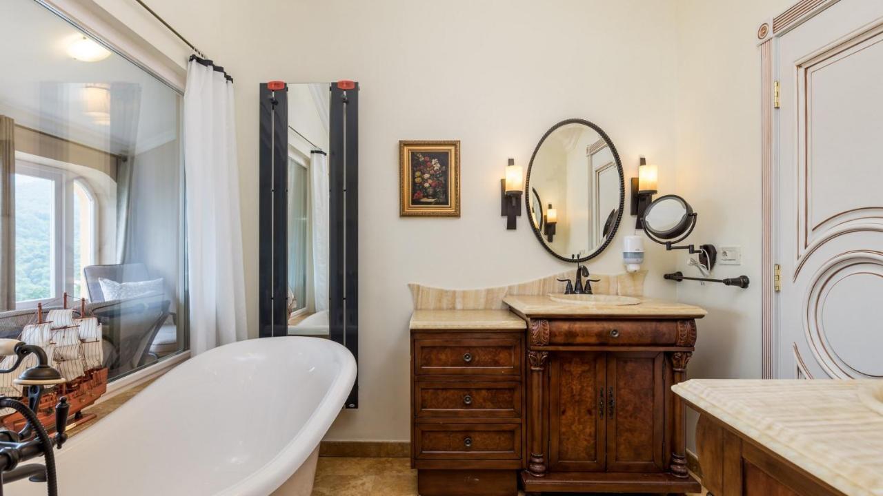 Apartments Villa Bv Opatija Luaran gambar