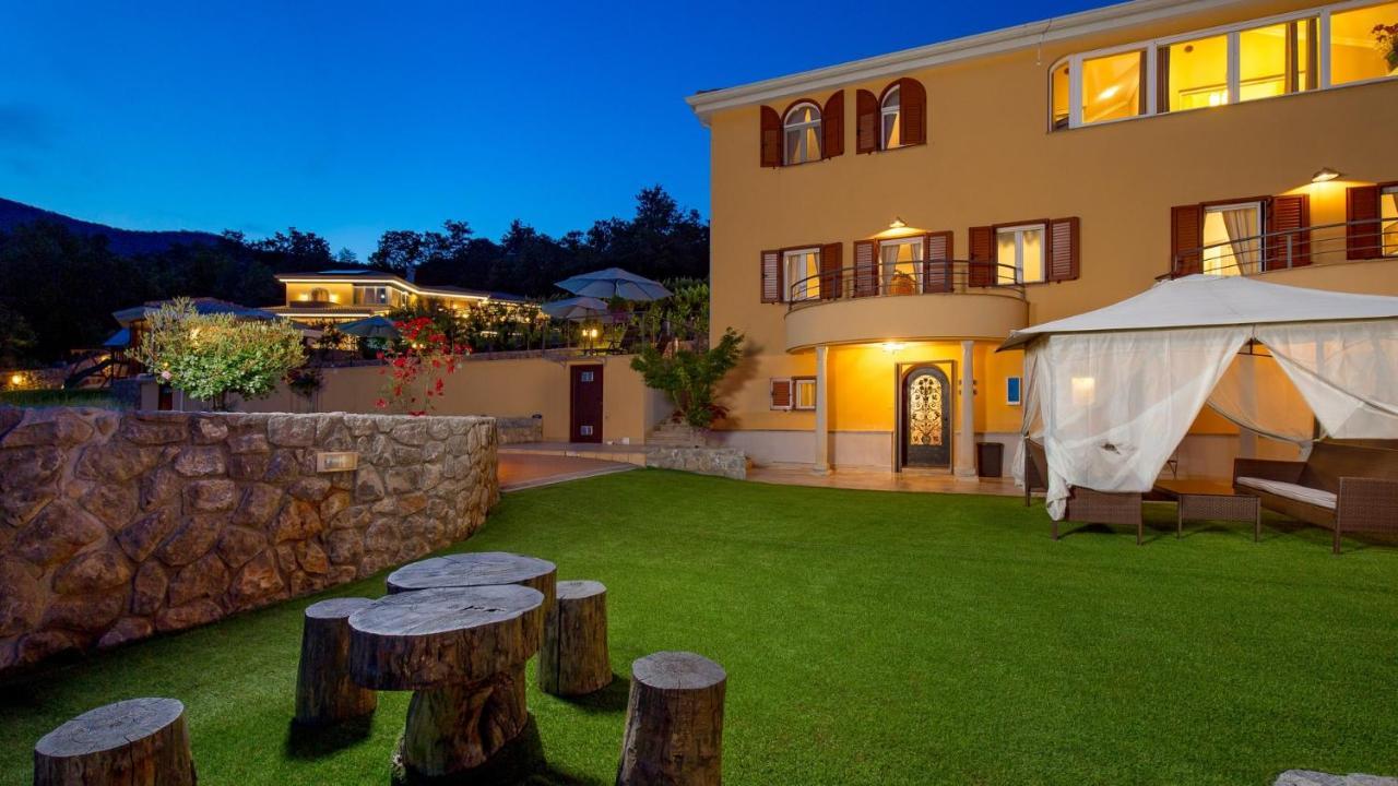 Apartments Villa Bv Opatija Luaran gambar