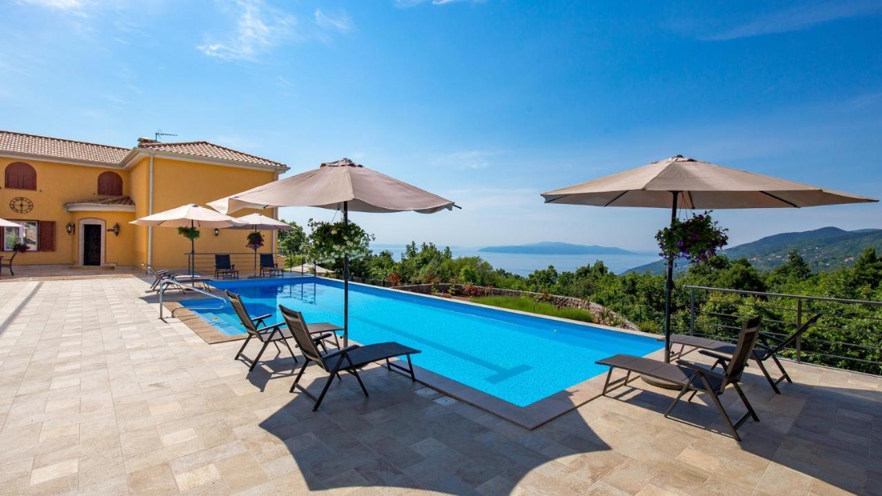 Apartments Villa Bv Opatija Luaran gambar