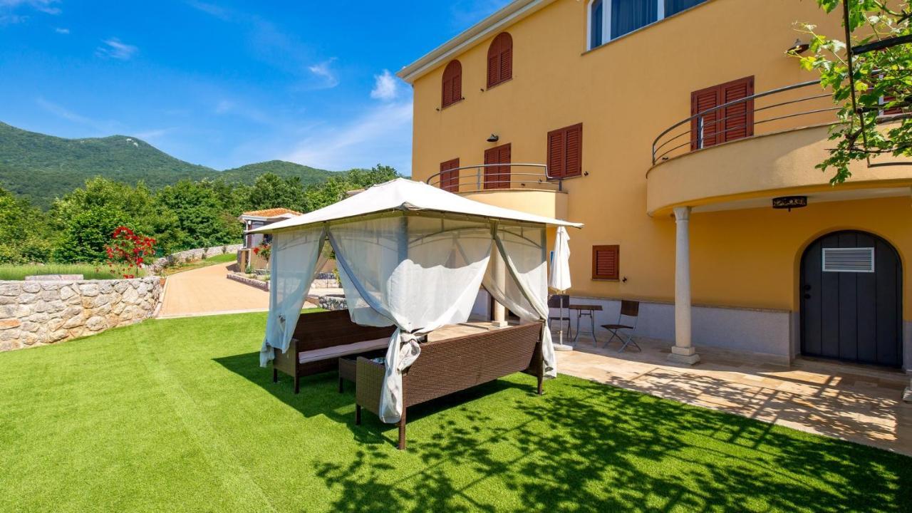 Apartments Villa Bv Opatija Luaran gambar