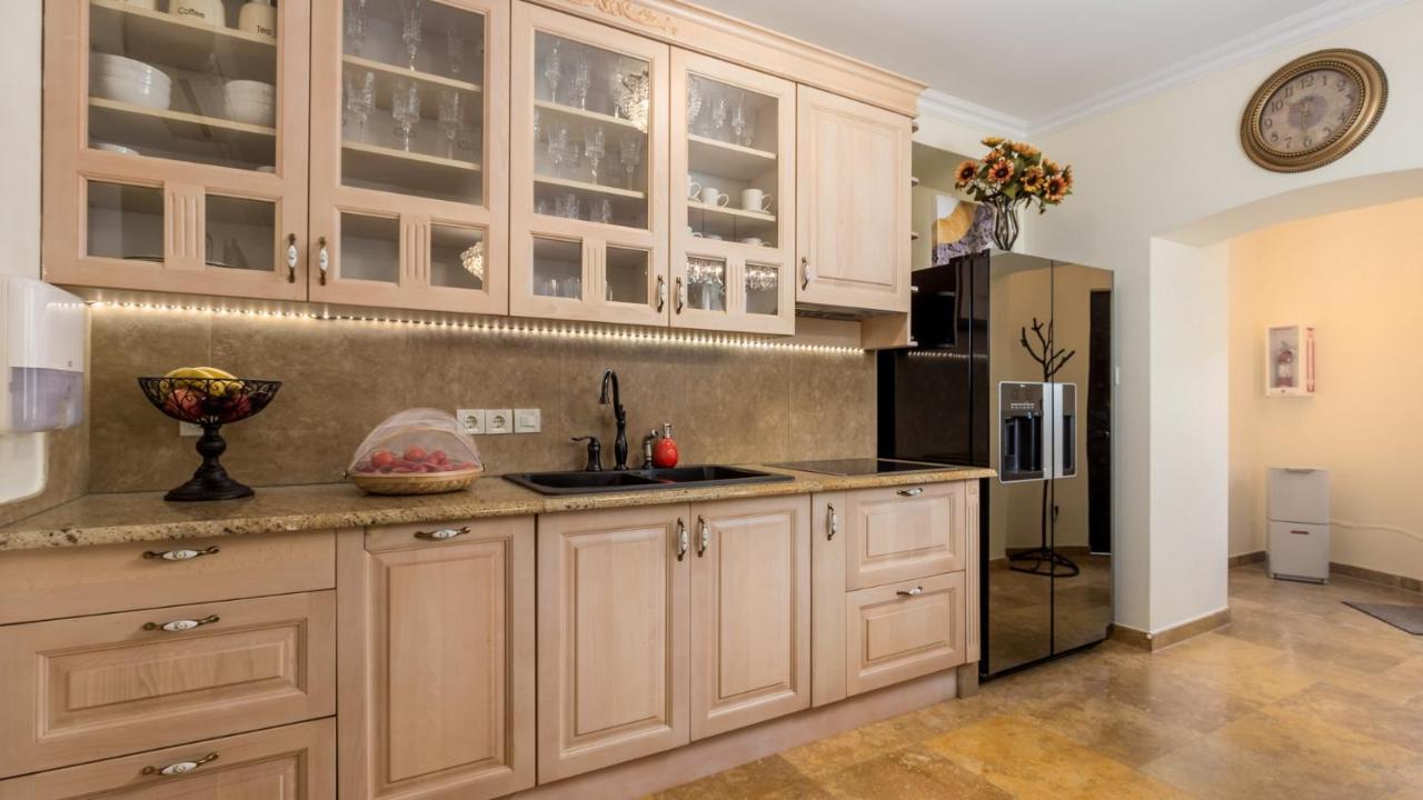 Apartments Villa Bv Opatija Luaran gambar